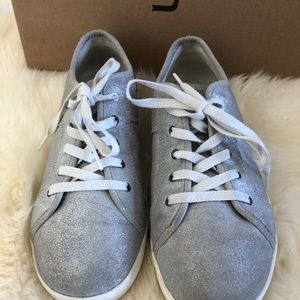 ✨UGG Irvin Metallic Trainers✨